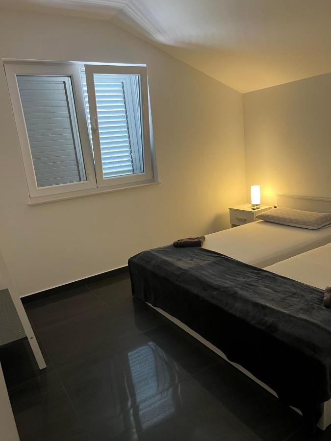 Apartment Vodice - Lovric Ngoại thất bức ảnh