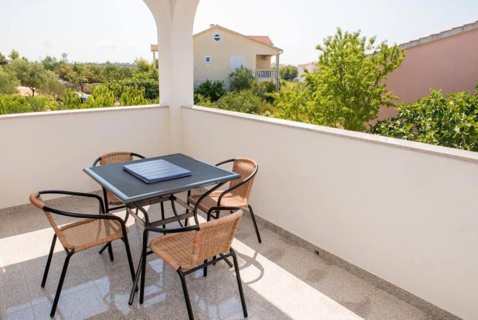 Apartment Vodice - Lovric Ngoại thất bức ảnh