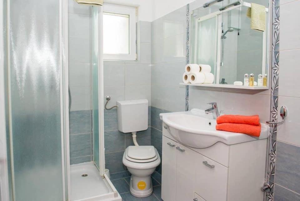 Apartment Vodice - Lovric Ngoại thất bức ảnh