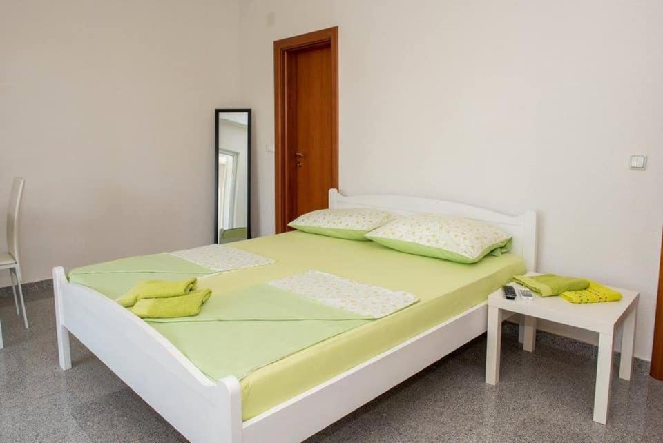 Apartment Vodice - Lovric Ngoại thất bức ảnh