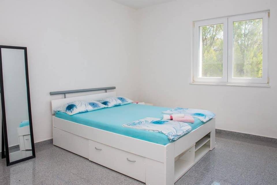 Apartment Vodice - Lovric Ngoại thất bức ảnh