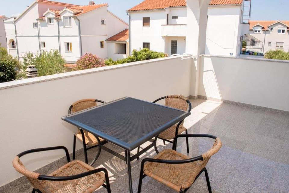 Apartment Vodice - Lovric Ngoại thất bức ảnh
