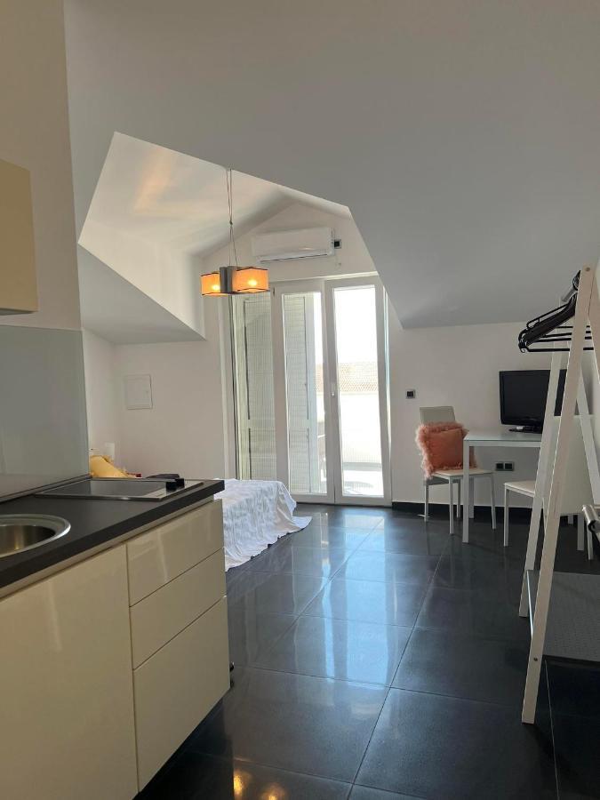 Apartment Vodice - Lovric Ngoại thất bức ảnh